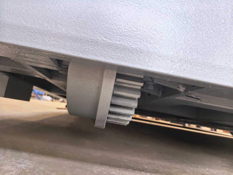 robust steel working platform for block cutting